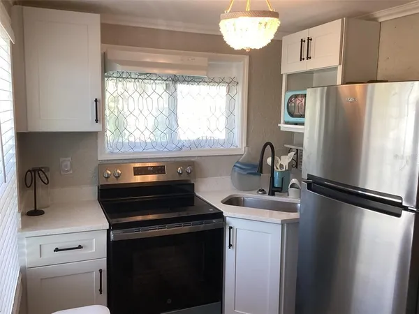 $2,000 | 13121 4th Street East, Unit 1, Madeira Beach, FL 33708