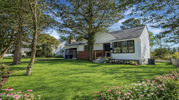 a view of a house with a backyard
