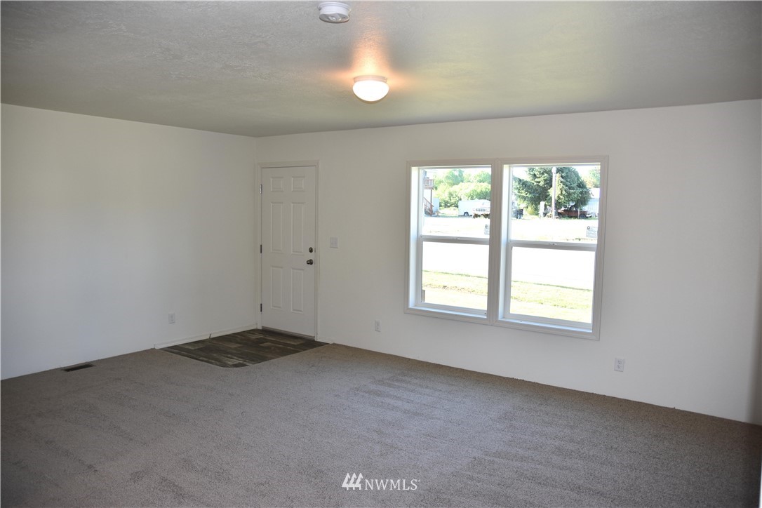 628 Main Street Vader, WA 98593 - Photo 3 of 18 Gallery Image 3