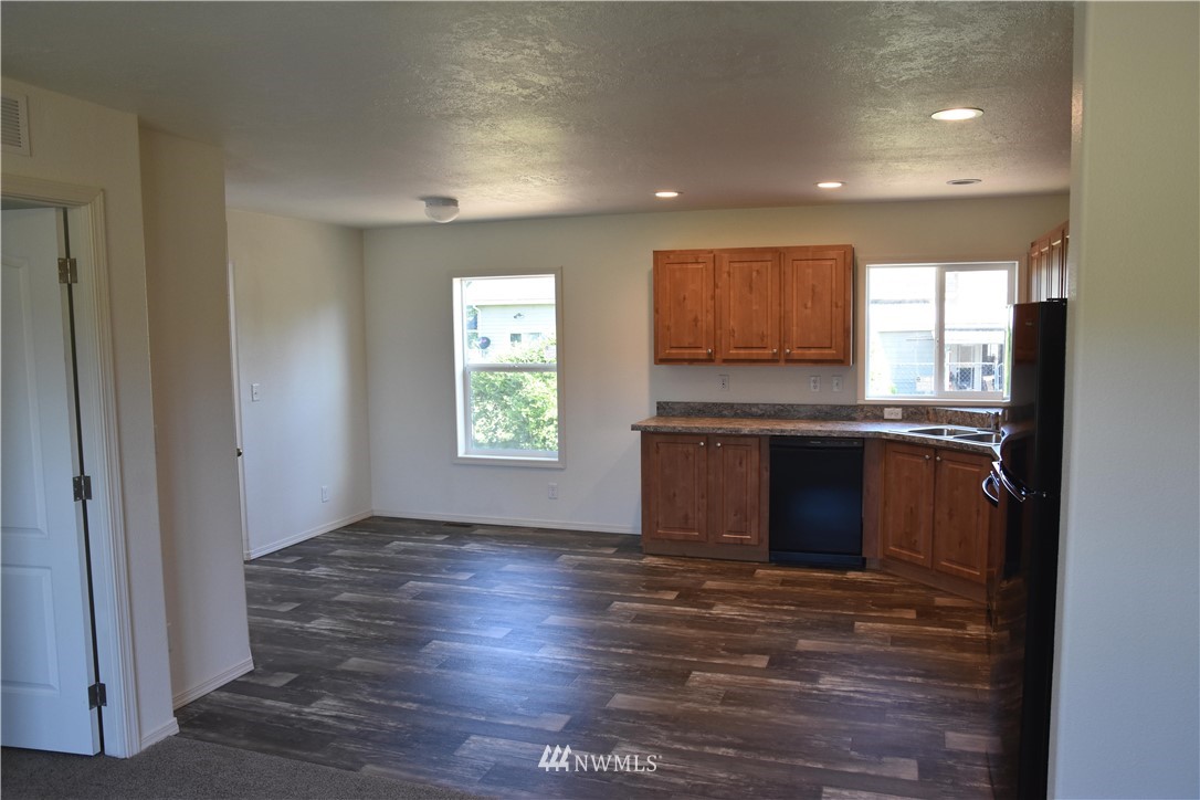 628 Main Street Vader, WA 98593 - Photo 8 of 18 Gallery Image 8