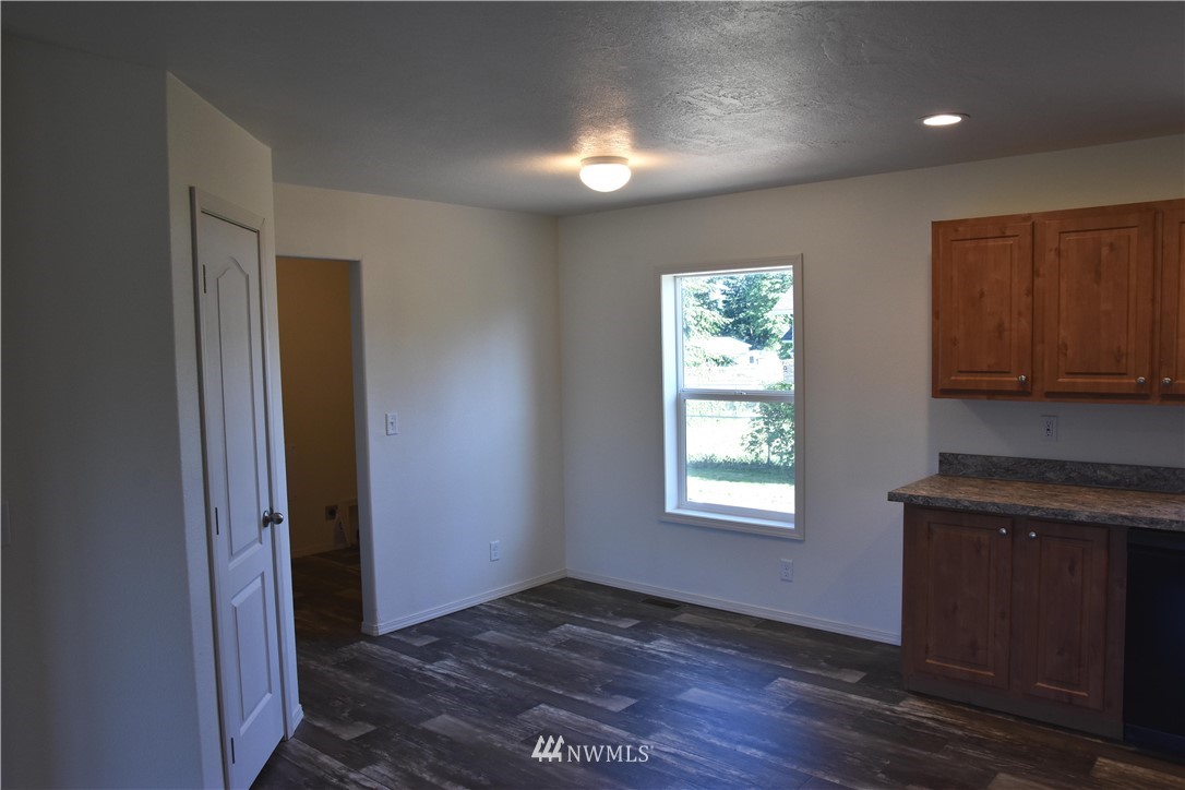 628 Main Street Vader, WA 98593 - Photo 9 of 18 Gallery Image 9