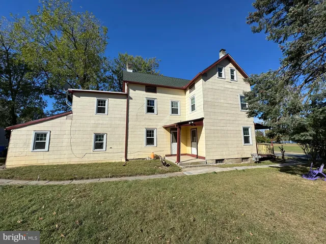 $399,000 | 310 Front Street, Beverly, NJ 08010