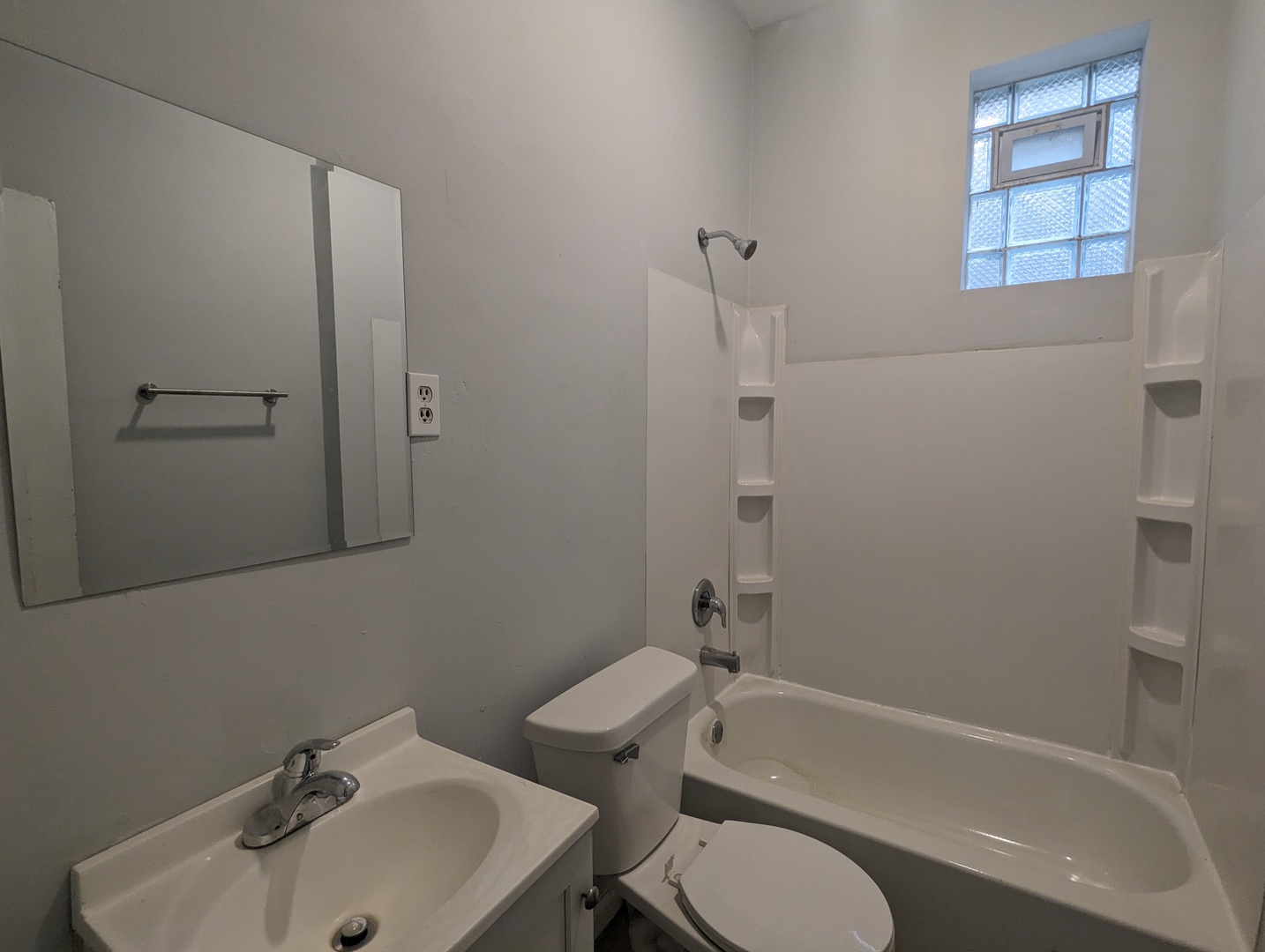 3544 North Halsted Street, Unit 3F Chicago, IL 60657 - Photo 17 of 28 a bathroom with a sink toilet and bathtub