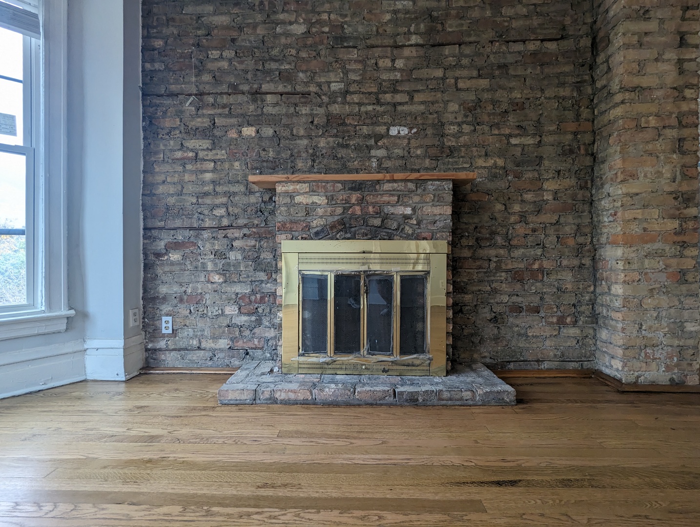 3544 North Halsted Street, Unit 3F Chicago, IL 60657 - Photo 8 of 28 a view of fireplace
