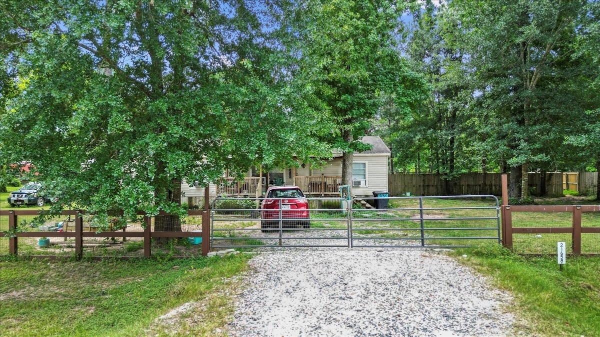 21658 County Road 3749D Cleveland, TX 77327 - Photo 22 of 26 a backyard of a house with trampoline