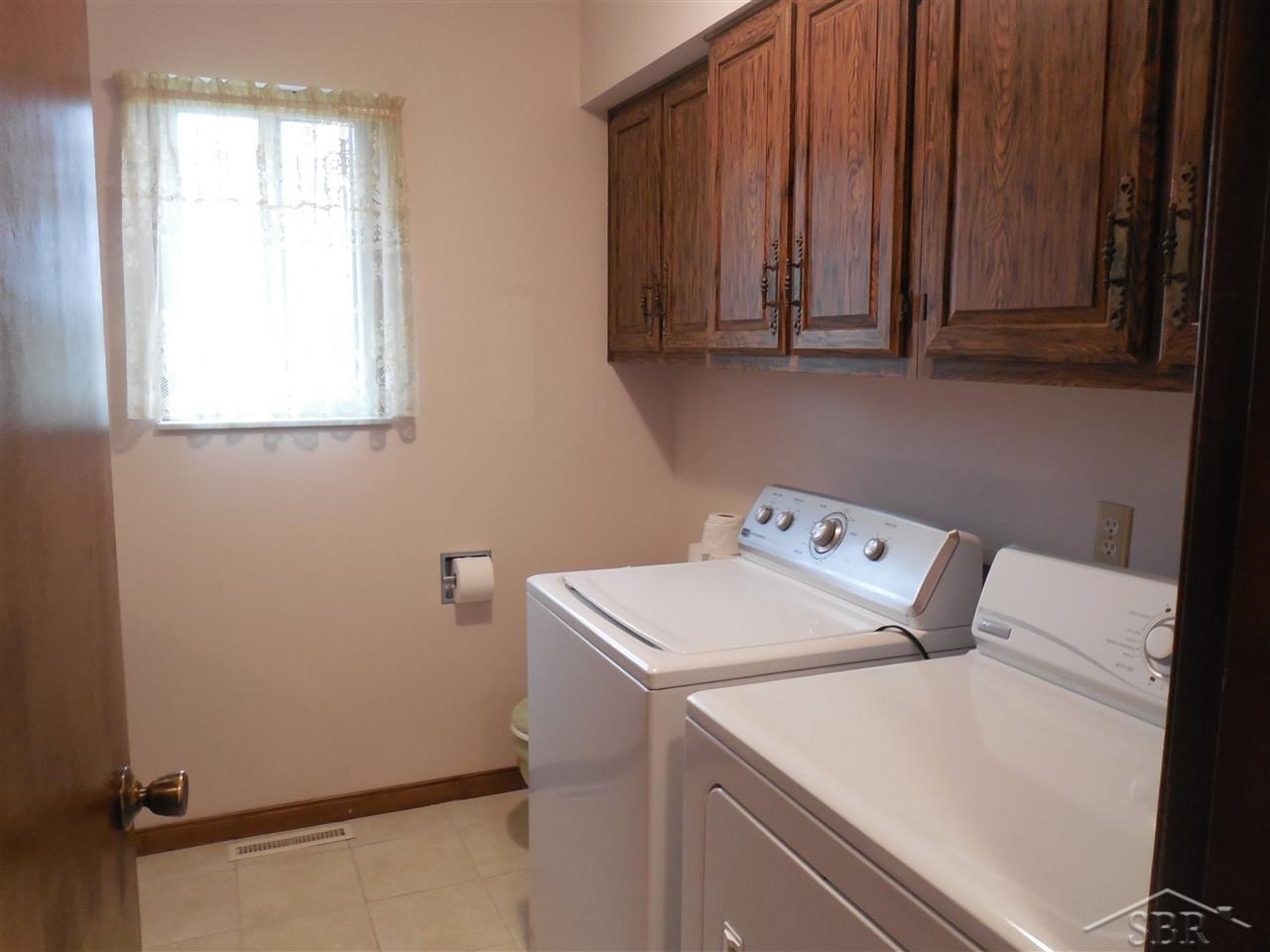 2106 Jarabec Road Saginaw, MI 48609 - Photo 13 of 28 31221326-12.JPG
