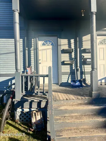 $950 | 36 Holden Street, Unit LOWR, North Adams, MA 01247