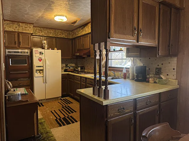 a view of an entryway with a door