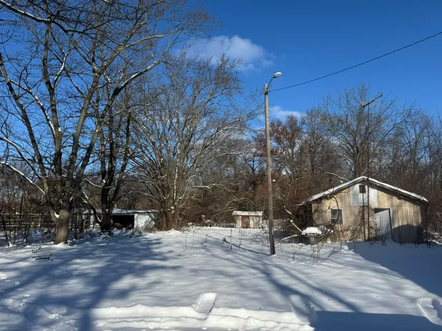 a view of house with a yard