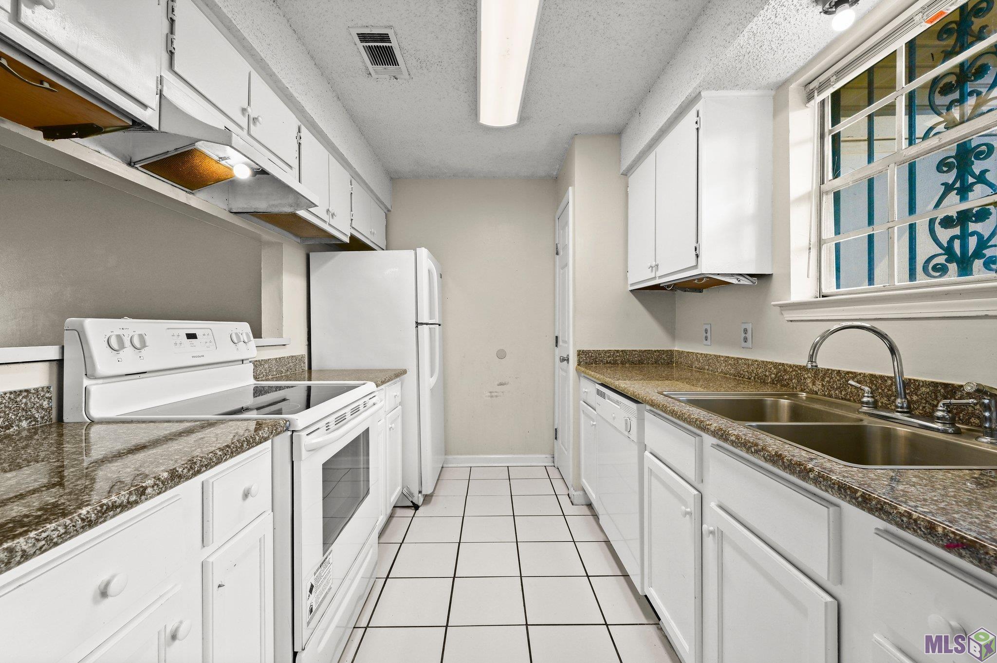 1793 Boulevard De Province, Unit D Baton Rouge, LA 70816 - Photo 3 of 14