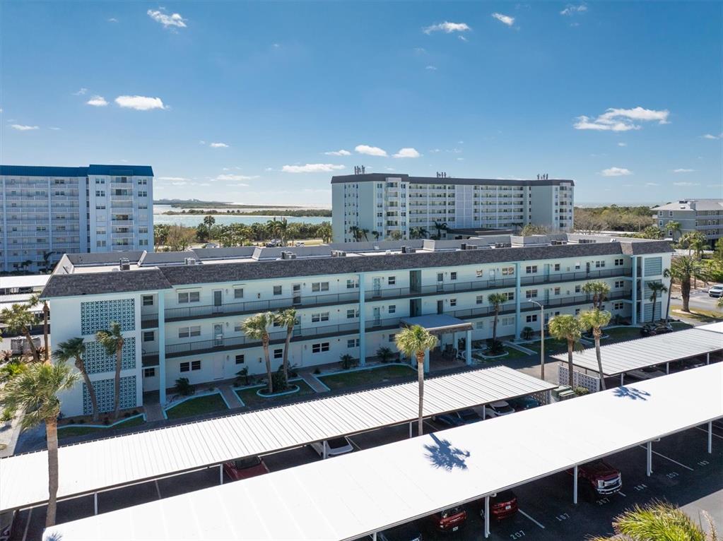 8 Glencoe Place, Unit 105 Dunedin, FL 34698 - Photo 36 of 44 a picture of a city view