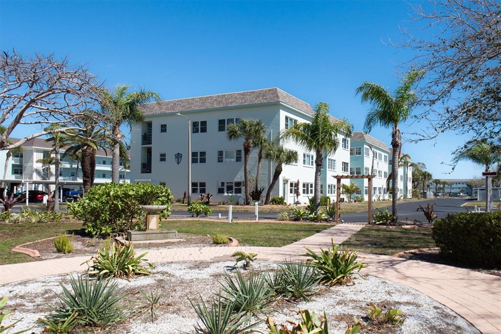 8 Glencoe Place, Unit 105 Dunedin, FL 34698 - Photo 42 of 44 a view of a house with a yard