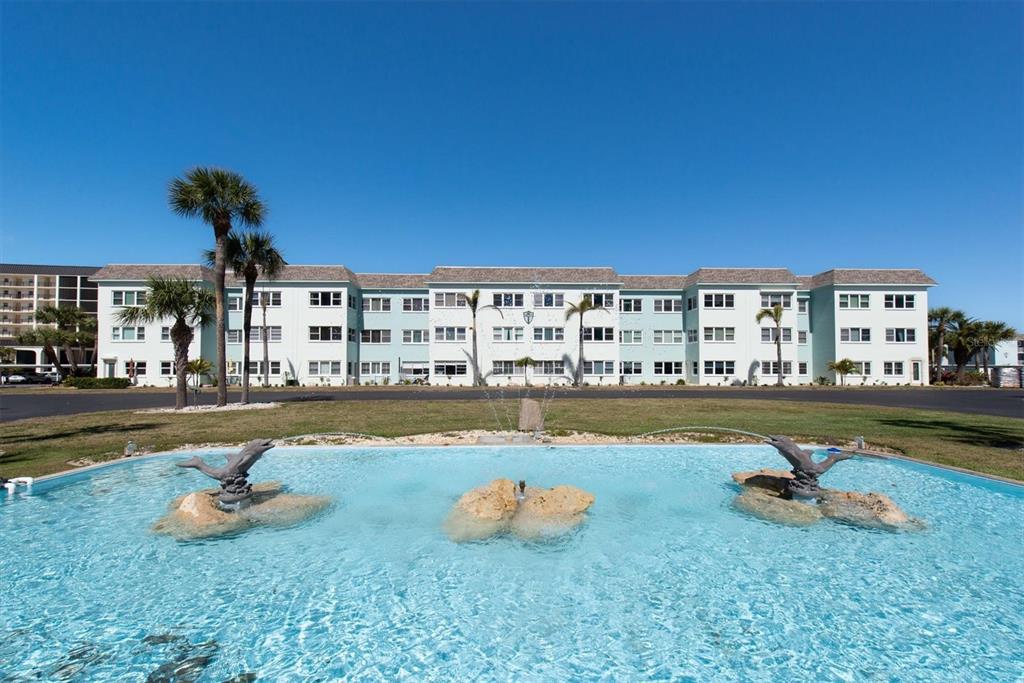 8 Glencoe Place, Unit 105 Dunedin, FL 34698 - Photo 44 of 44 a swimming pool with outdoor seating and yard