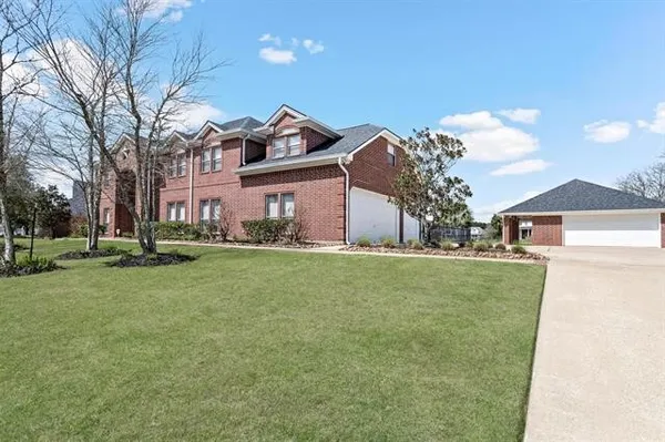 $674,900 | 302 Waterwood Drive, Orange, TX 77630