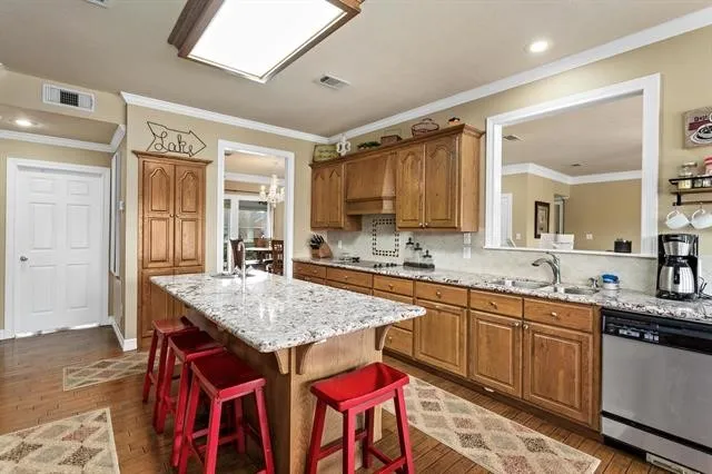 $699,900 | 302 Waterwood Drive, Orange, TX 77630