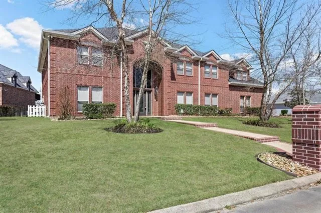 $699,900 | 302 Waterwood Drive, Orange, TX 77630