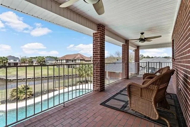 $699,900 | 302 Waterwood Drive, Orange, TX 77630