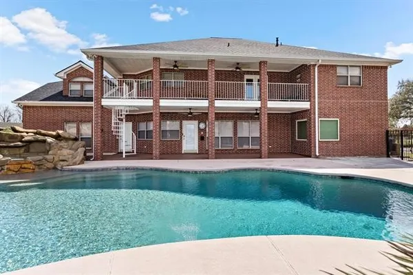 $674,900 | 302 Waterwood Drive, Orange, TX 77630