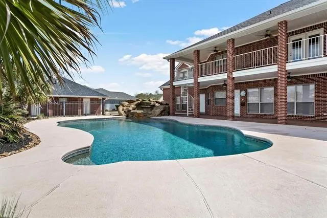 $699,900 | 302 Waterwood Drive, Orange, TX 77630