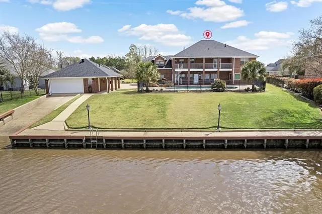 $699,900 | 302 Waterwood Drive, Orange, TX 77630