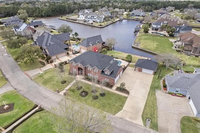 $699,900 | 302 Waterwood Drive, Orange, TX 77630