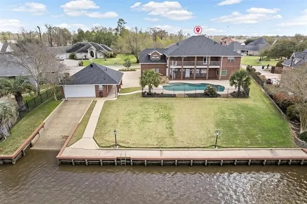 $674,900 | 302 Waterwood Drive, Orange, TX 77630