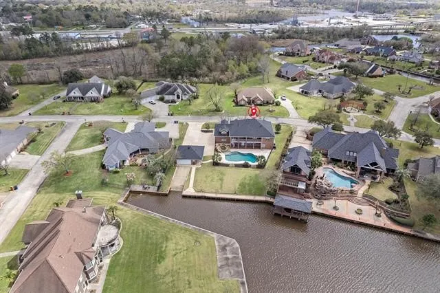 $699,900 | 302 Waterwood Drive, Orange, TX 77630
