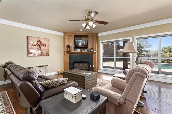 $674,900 | 302 Waterwood Drive, Orange, TX 77630