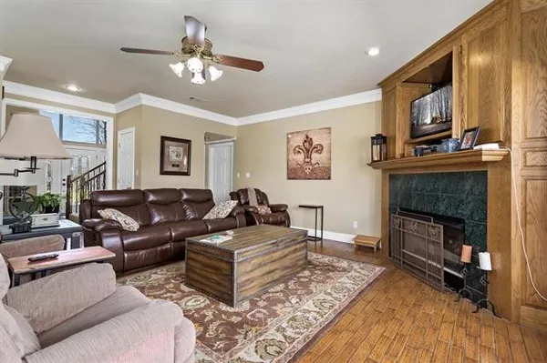 $674,900 | 302 Waterwood Drive, Orange, TX 77630