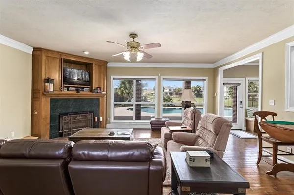 $674,900 | 302 Waterwood Drive, Orange, TX 77630