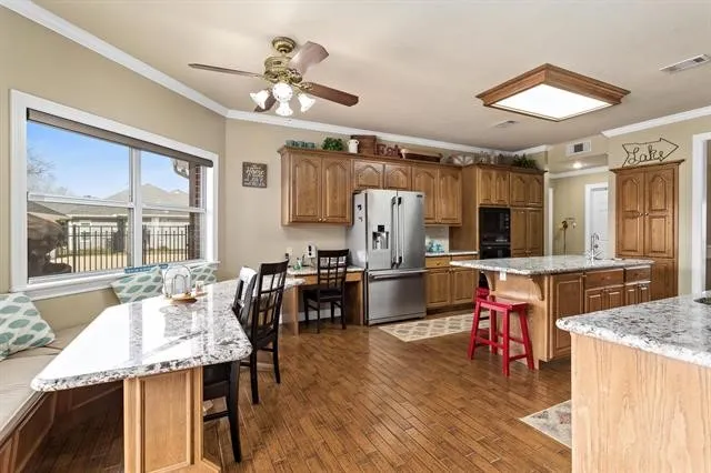 $699,900 | 302 Waterwood Drive, Orange, TX 77630