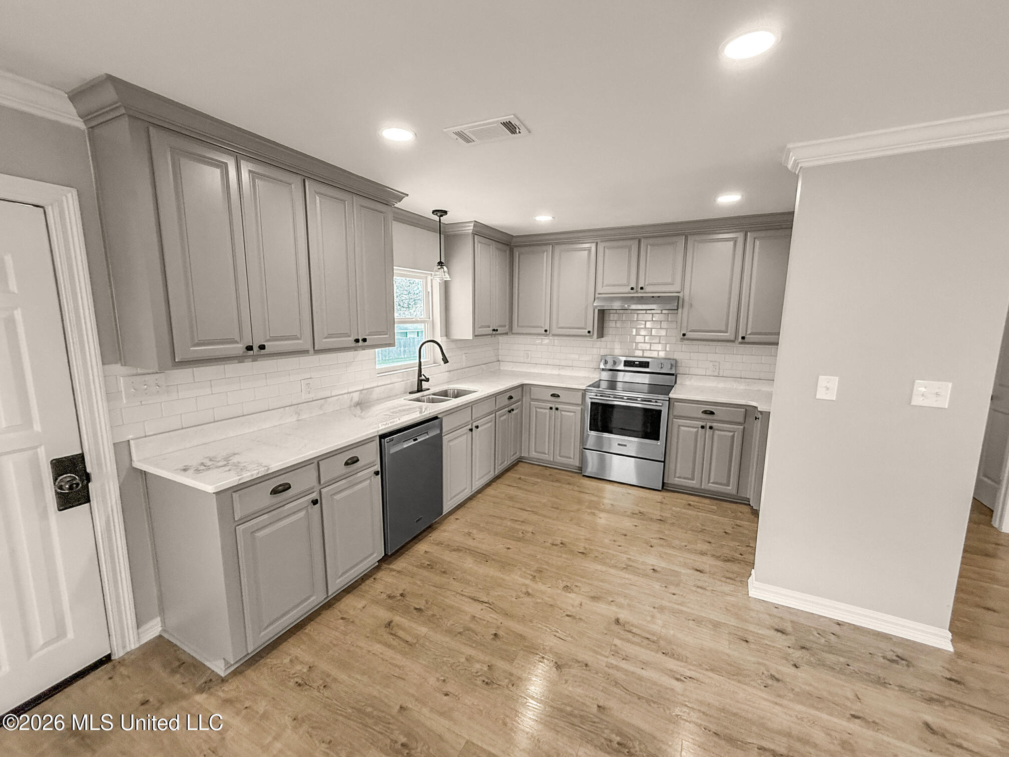 128 Sinclair Street McComb, MS 39648 - Photo 11 of 28 IMG_3065