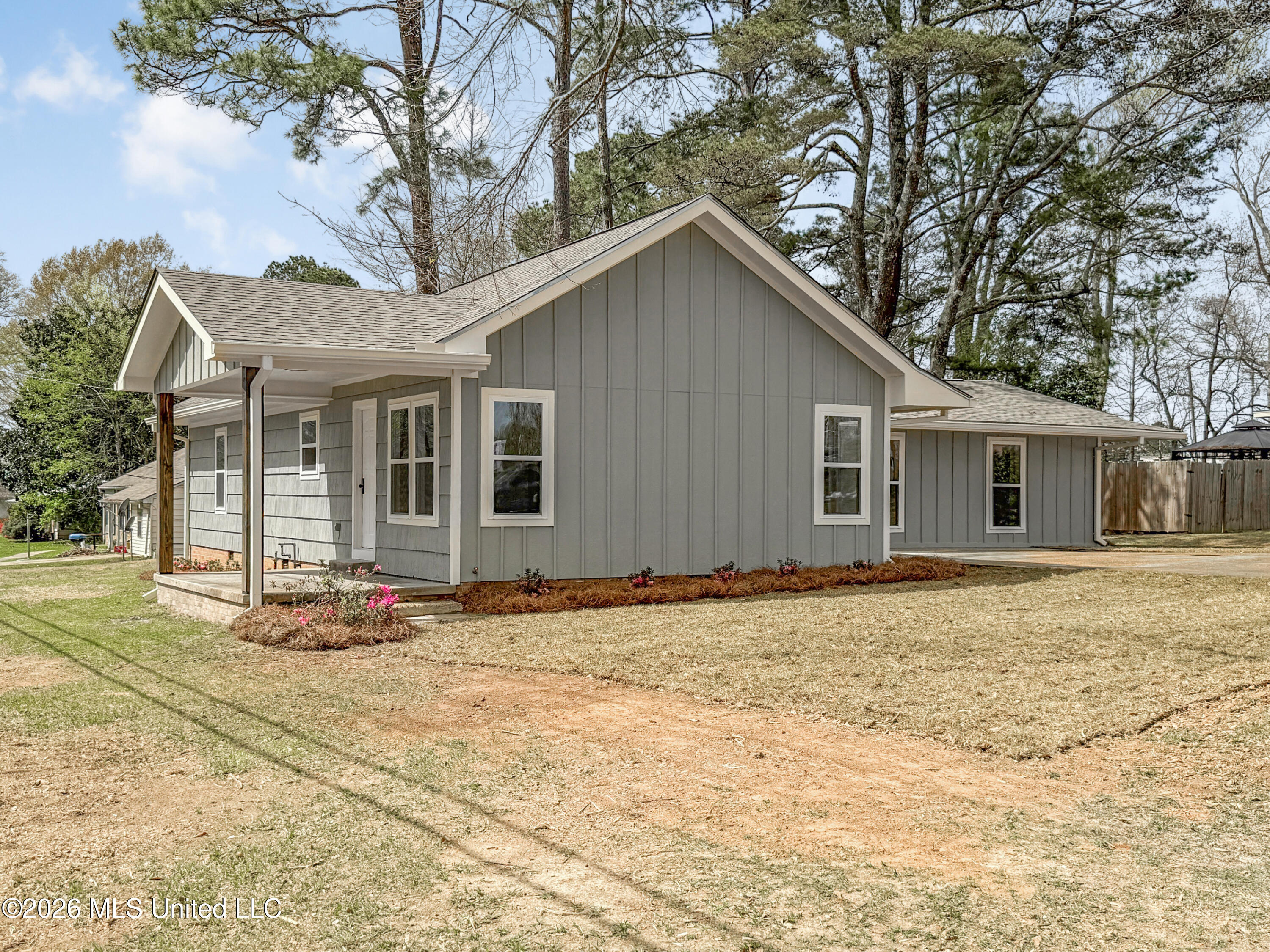 128 Sinclair Street McComb, MS 39648 - Photo 7 of 28 IMG_3046