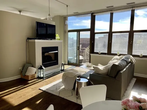 $2,595 | 15 South Throop Street, Unit 403, Chicago, IL 60607