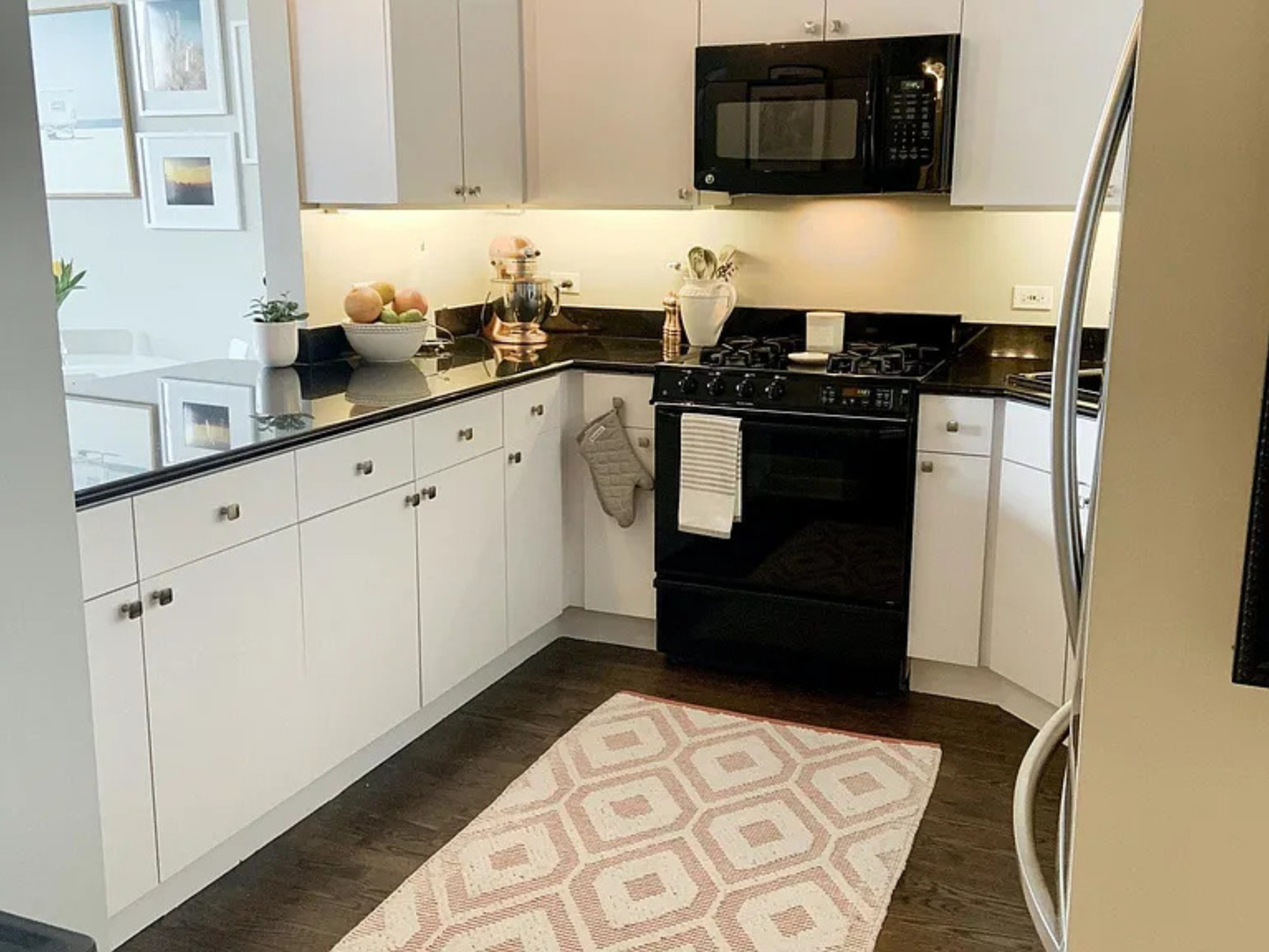 15 South Throop Street, Unit 403 Chicago, IL 60607 - Photo 3 of 10