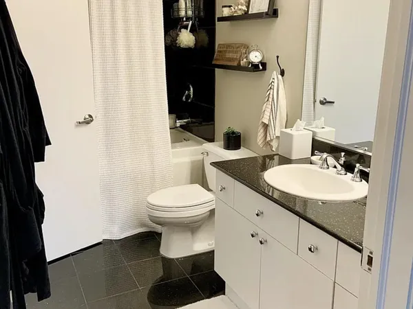 $2,595 | 15 South Throop Street, Unit 403, Chicago, IL 60607