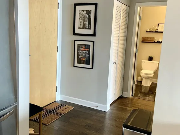 $2,595 | 15 South Throop Street, Unit 403, Chicago, IL 60607