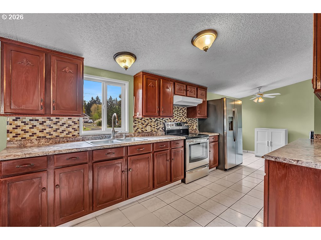 23501 Northeast Sunnycrest Road Newberg, OR 97132 - Photo 11 of 36
