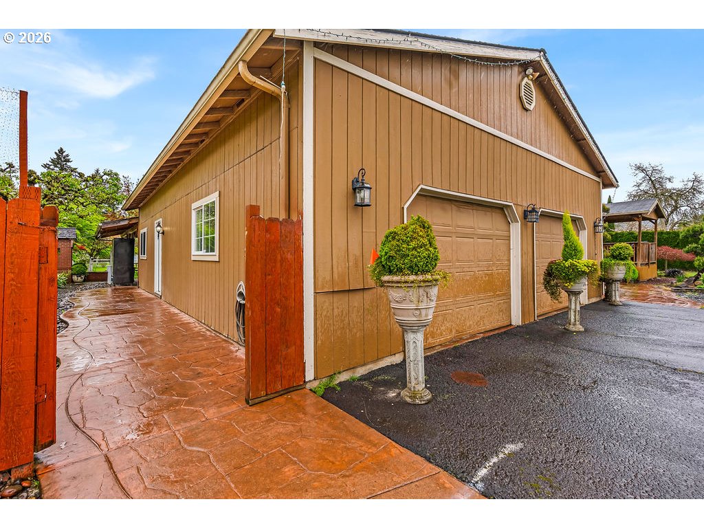 23501 Northeast Sunnycrest Road Newberg, OR 97132 - Photo 4 of 36