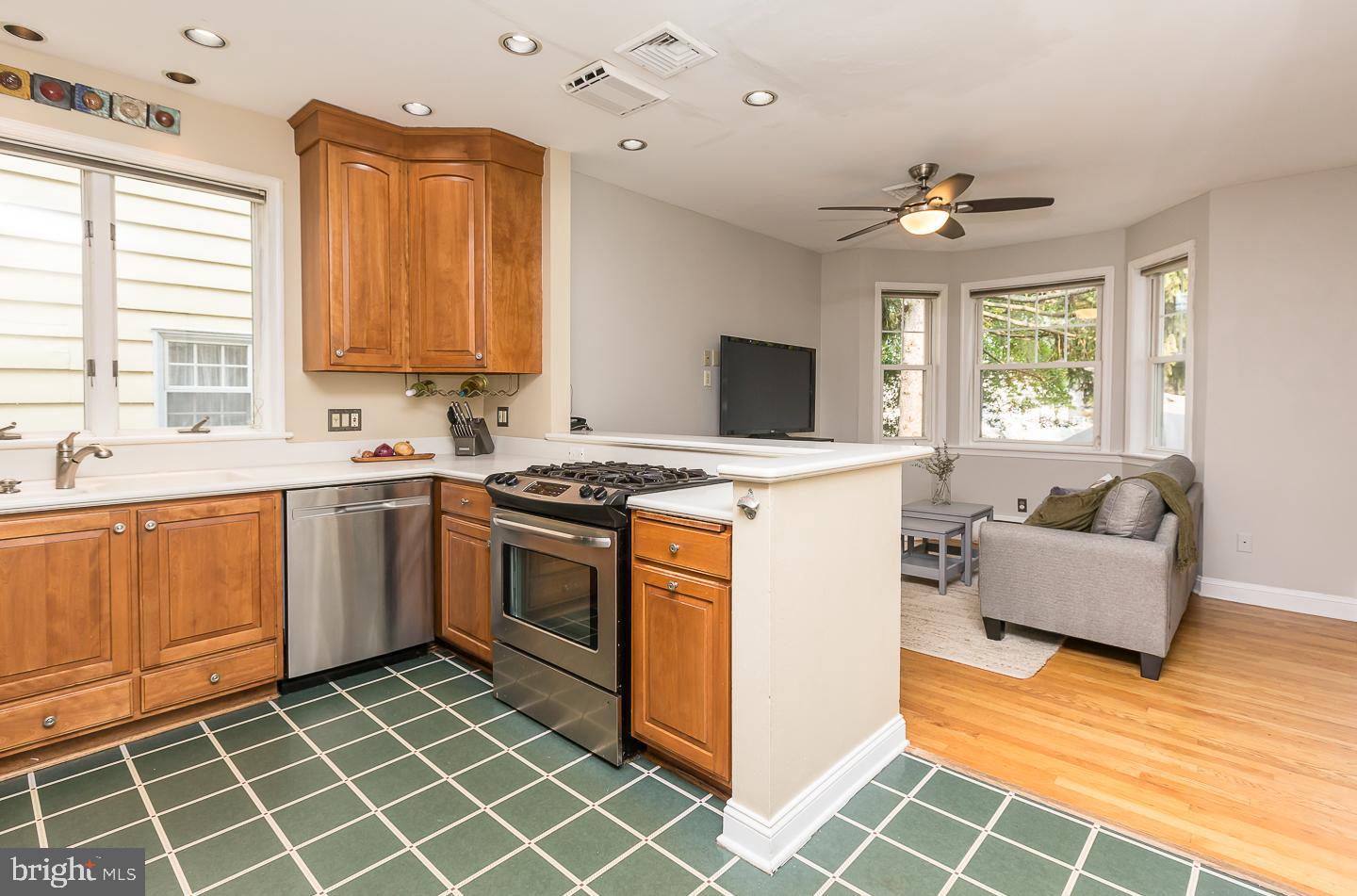 412 Strathmore Road Havertown, PA 19083 - Photo 11 of 39