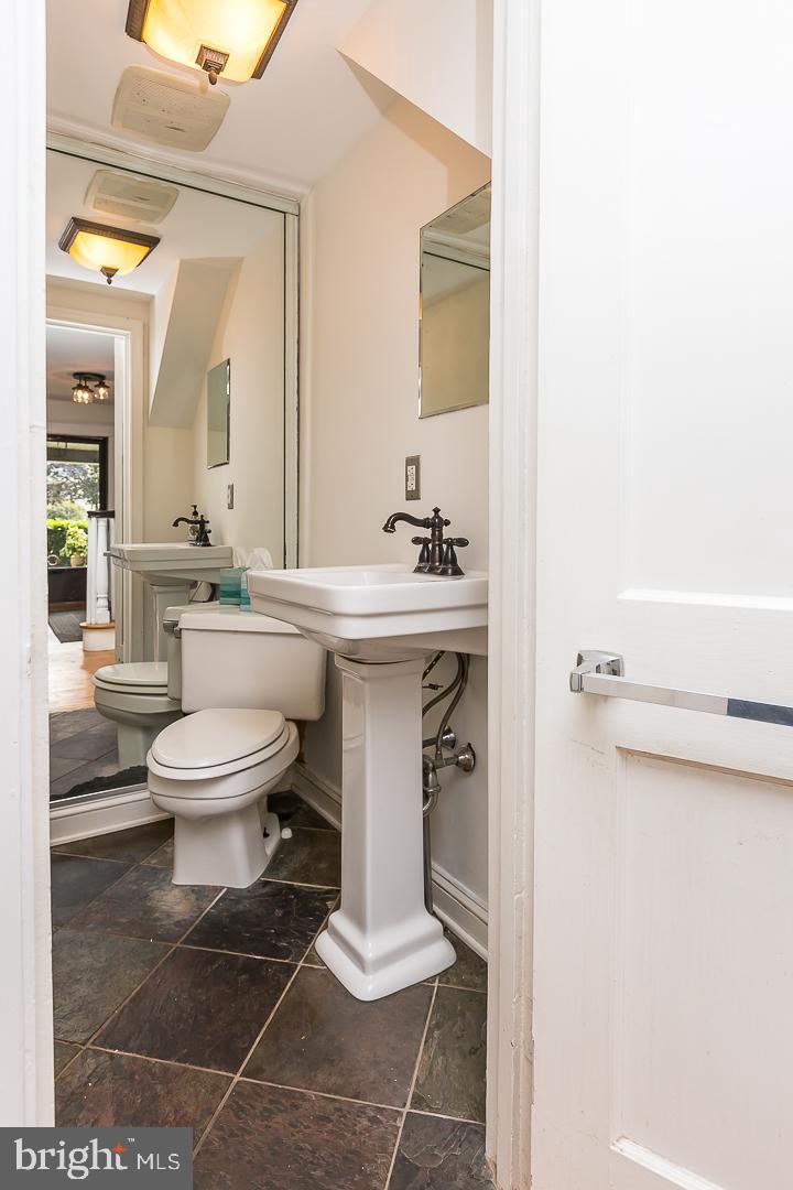 412 Strathmore Road Havertown, PA 19083 - Photo 5 of 39
