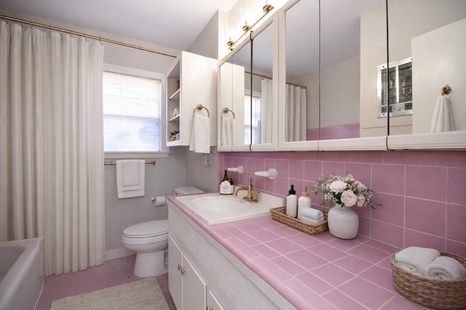 2619 Soway Street Houston, TX 77080 - Photo 13 of 17 Bathroom with vintage original 1950s tile | VIRTUALLY STAGED