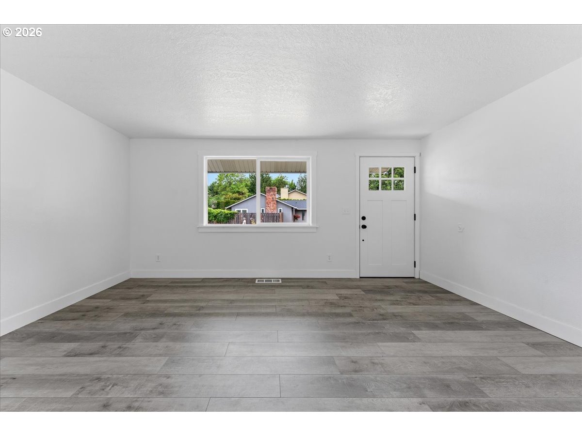 8970 Southwest Reiling Street Portland, OR 97224 - Photo 3 of 30