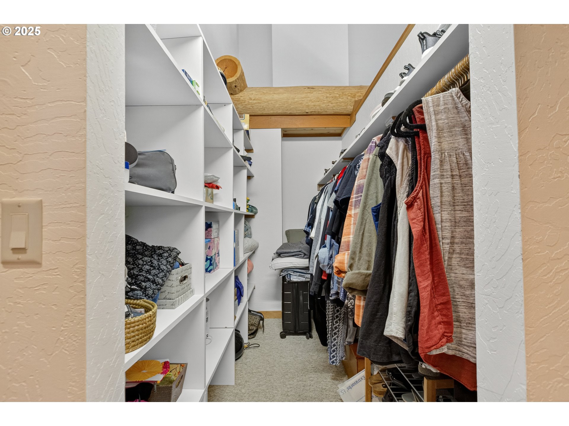 89112 Sky High Drive Springfield, OR 97478 - Photo 18 of 47 a view of walk in closet with clothes and shoes