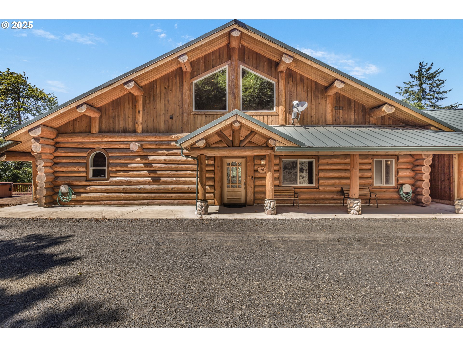 89112 Sky High Drive Springfield, OR 97478 - Photo 2 of 47 a front view of a house with a yard