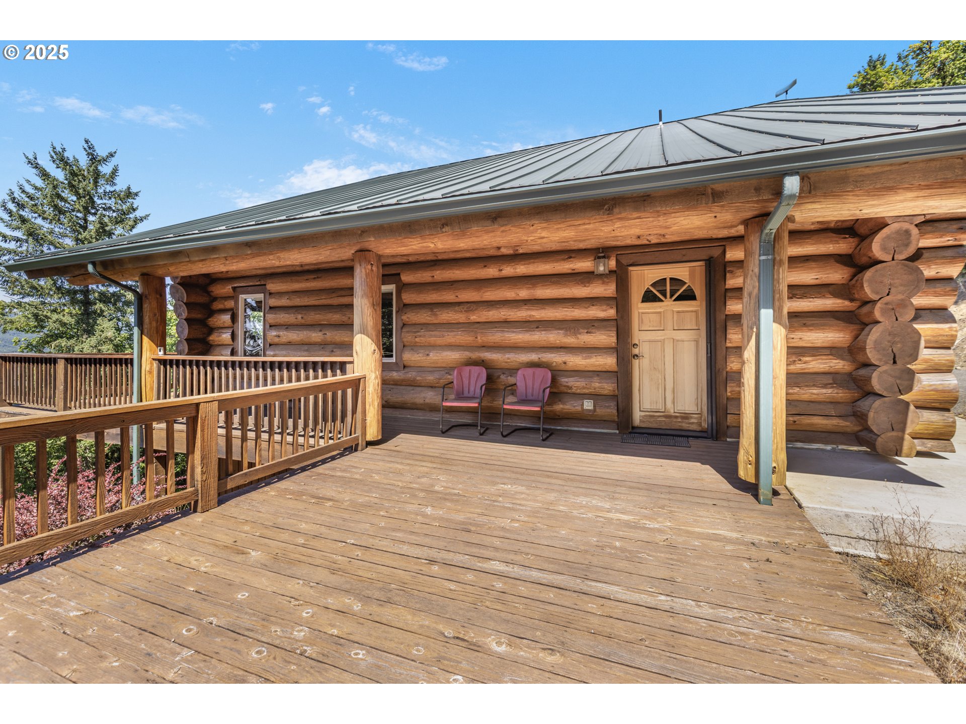 89112 Sky High Drive Springfield, OR 97478 - Photo 22 of 47 a view of a patio with table and chairs
