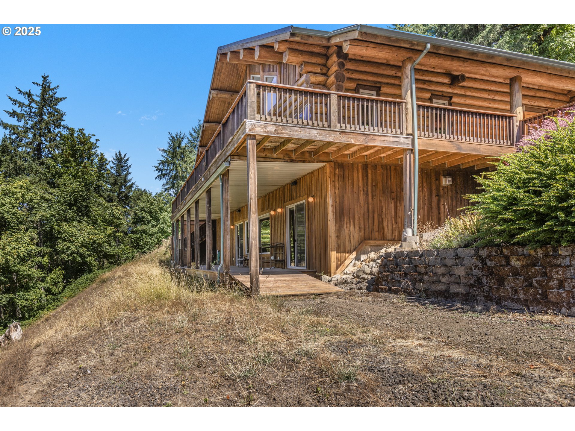 89112 Sky High Drive Springfield, OR 97478 - Photo 36 of 47 a front view of a house with a garden