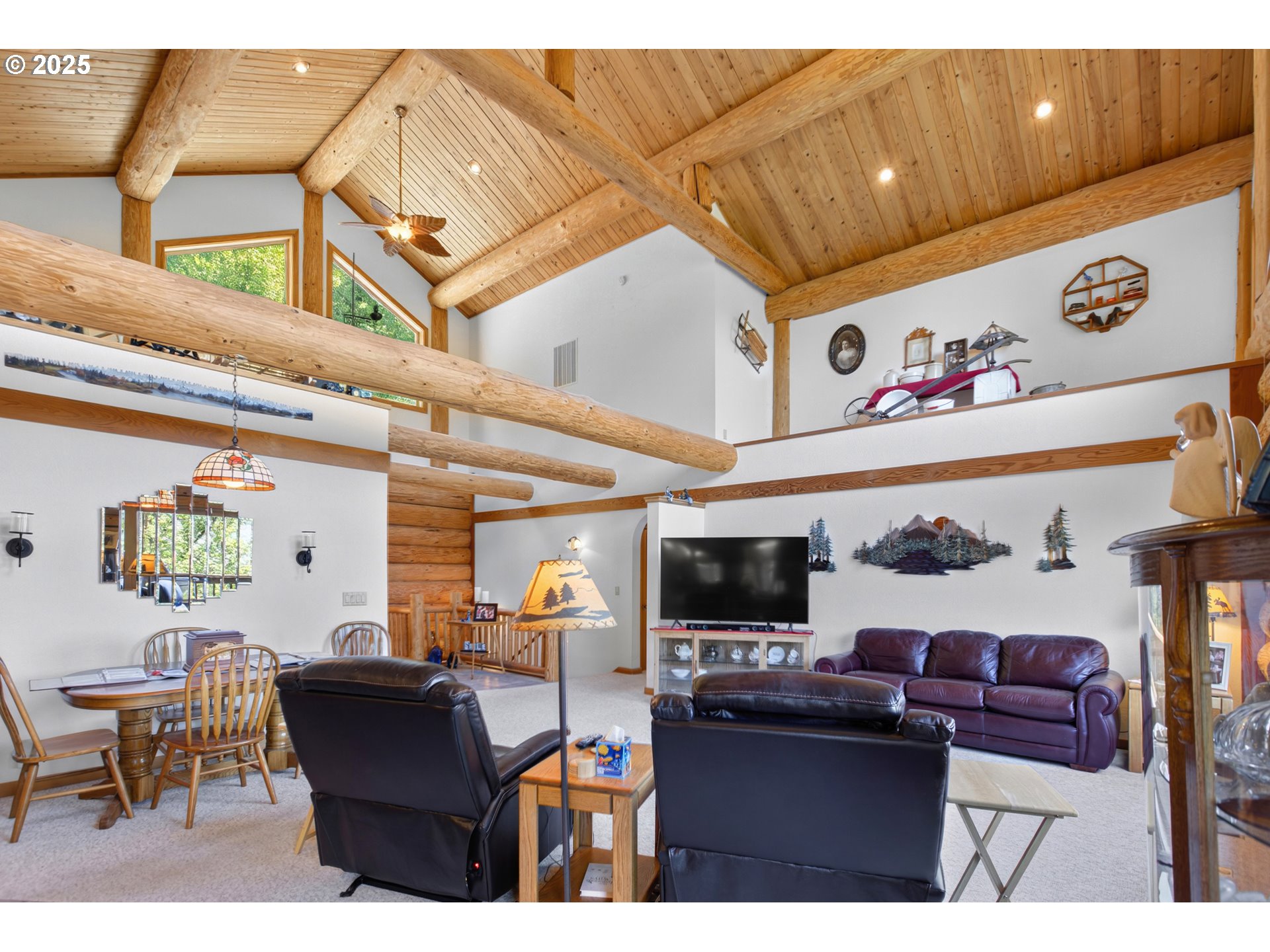 89112 Sky High Drive Springfield, OR 97478 - Photo 8 of 47 a living room with furniture and a flat screen tv
