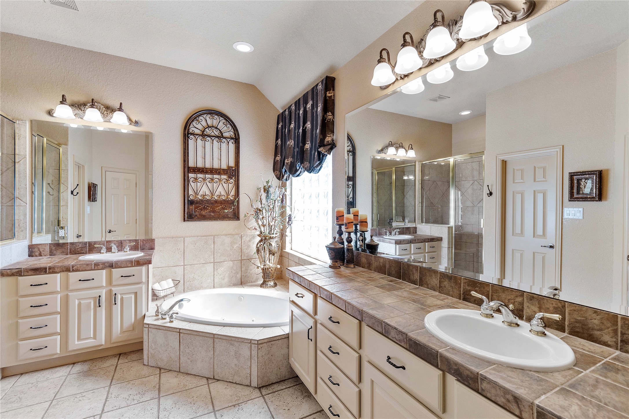 7 North Spring Brook Court Spring, TX 77382 - Photo 28 of 49 Soak in the oversized garden tub, while having your own space with two separate sinks.