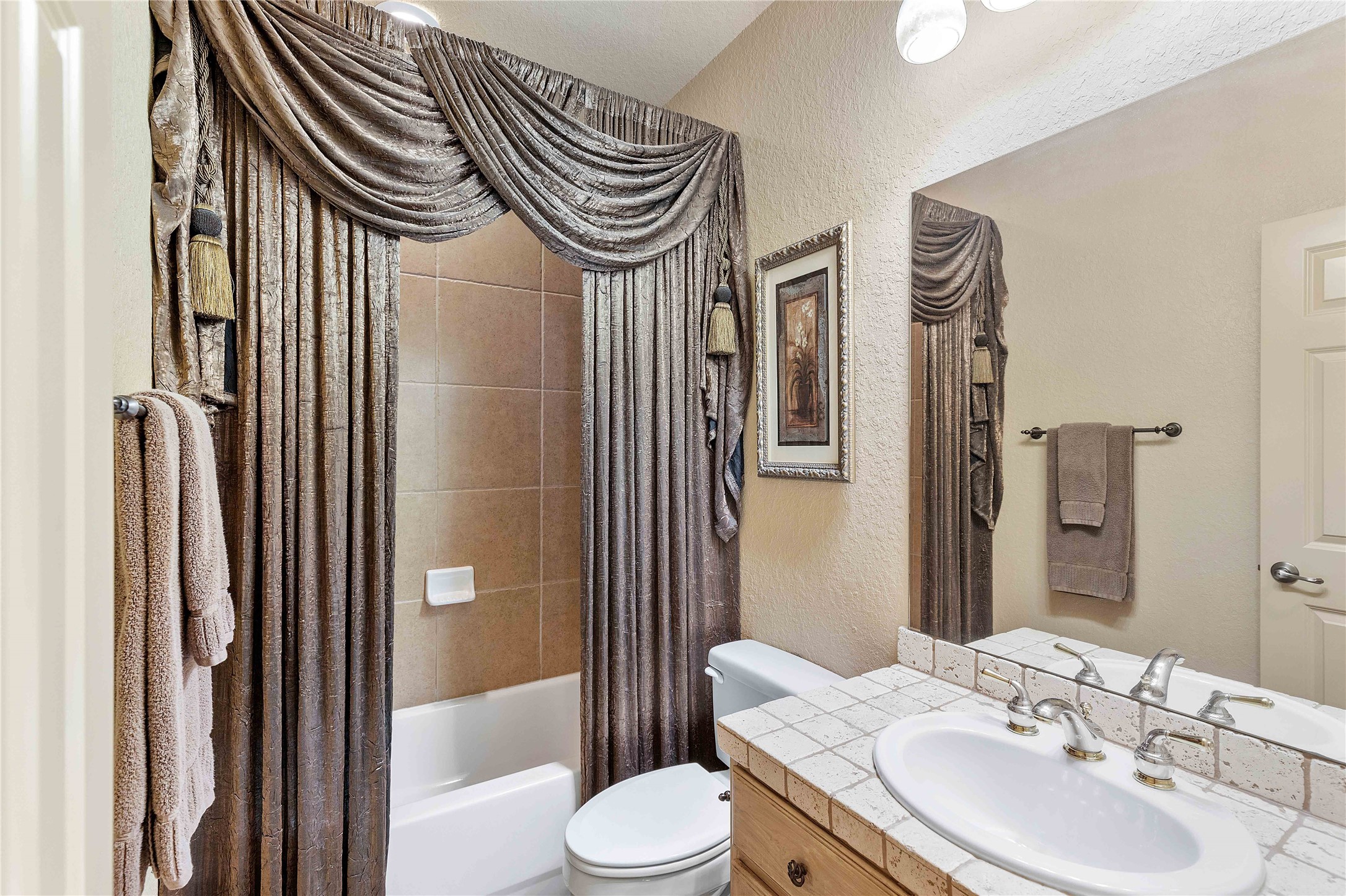 7 North Spring Brook Court Spring, TX 77382 - Photo 33 of 49 One of the guest bathrooms is right off the hallway, making it convenient for guests staying over as well as party guests.